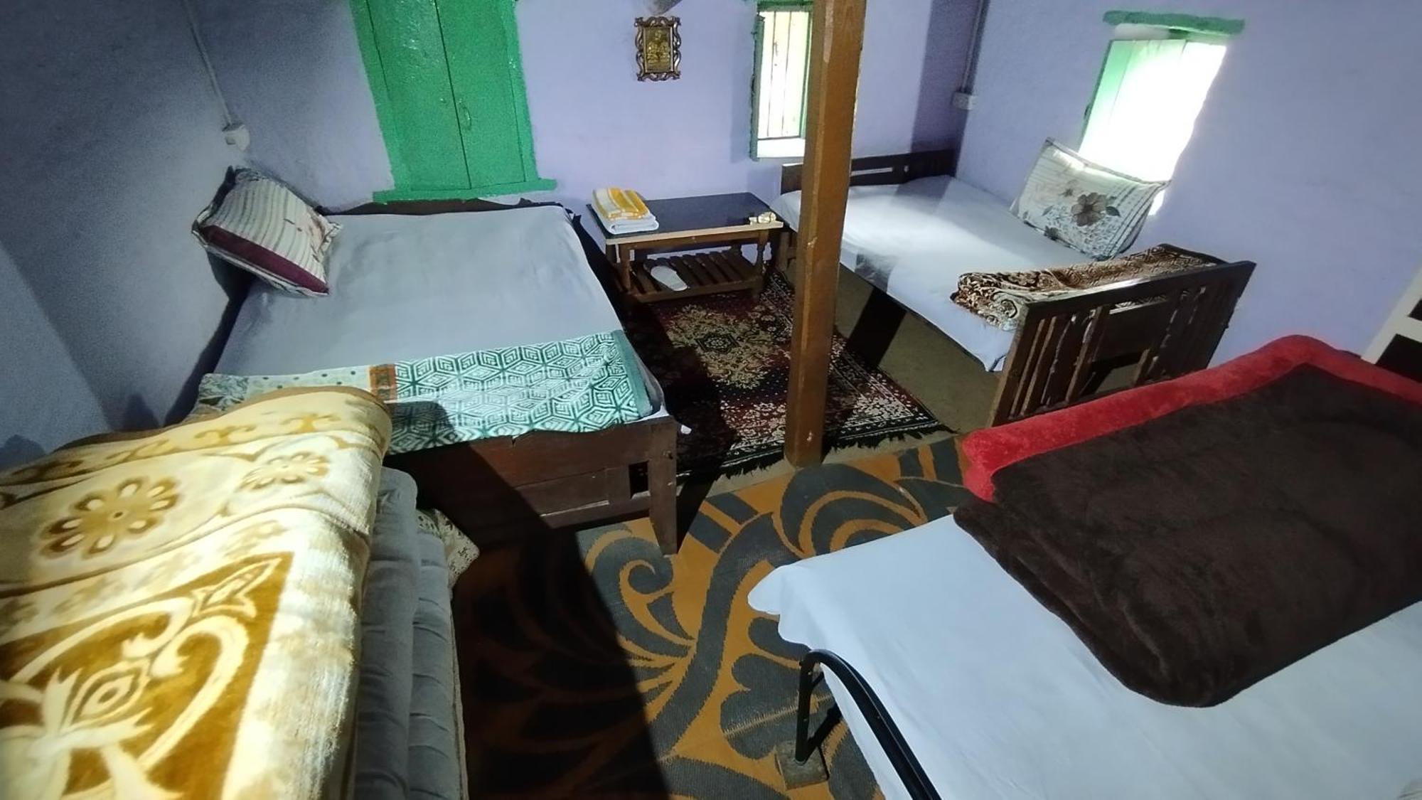 Dwarahat Village Farmstay- Babaji'S Cave Room photo